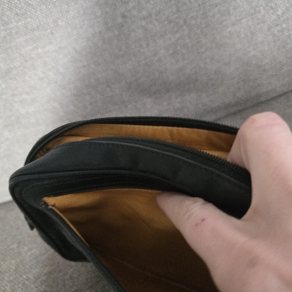 Gucci Black Leather Men's Bag - Picture 8 of 16